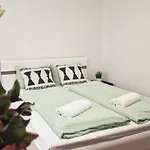 Spij-tu Z Jacuzzi Homestay *