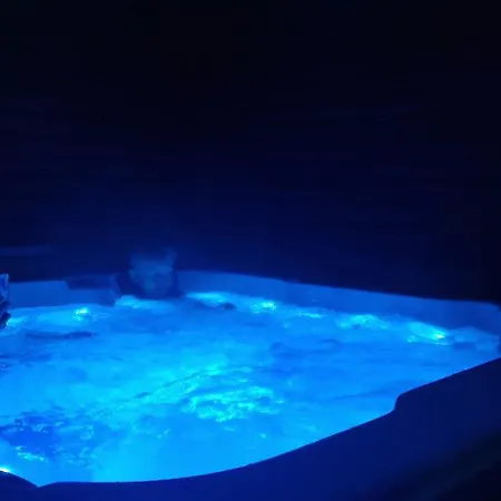 Spij-tu Z Jacuzzi Quarto em Acomodações Particulares Mikołajki